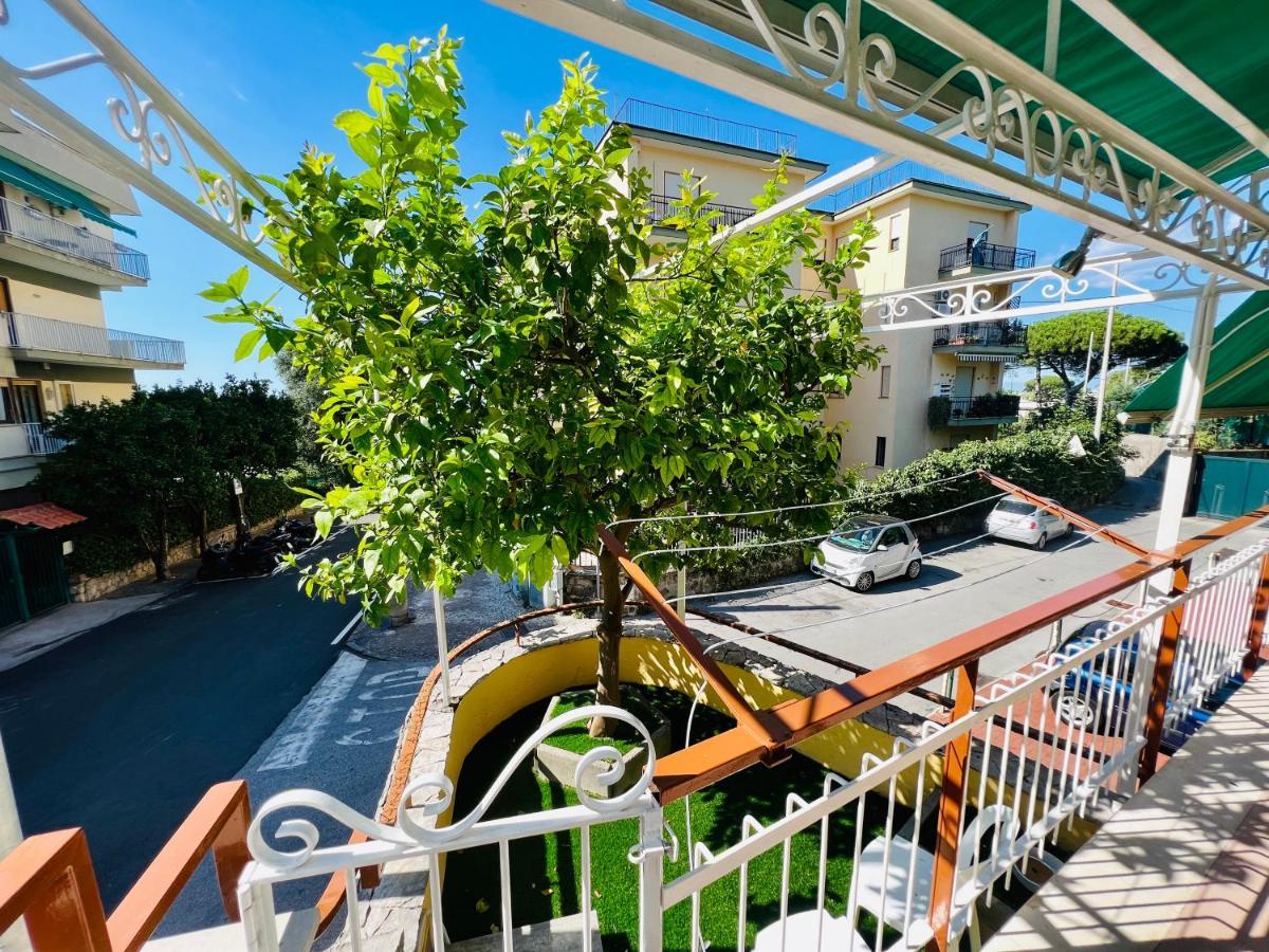 Treehouse Sorrento Apartment Buitenkant foto